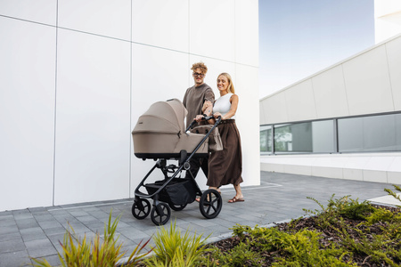 Wózek 4w1 Muuvo One Praline - Fotelik Astrid i-Size + Baza Isofix